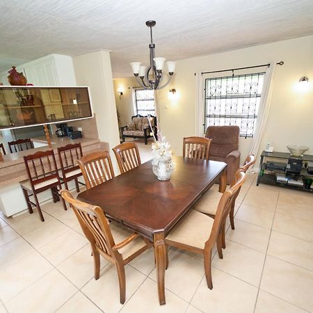 Spacious 3-Bedroom Home - Regency Park Bridgetown Bagian luar foto