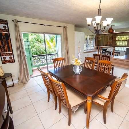 Spacious 3-Bedroom Home - Regency Park Bridgetown Bagian luar foto