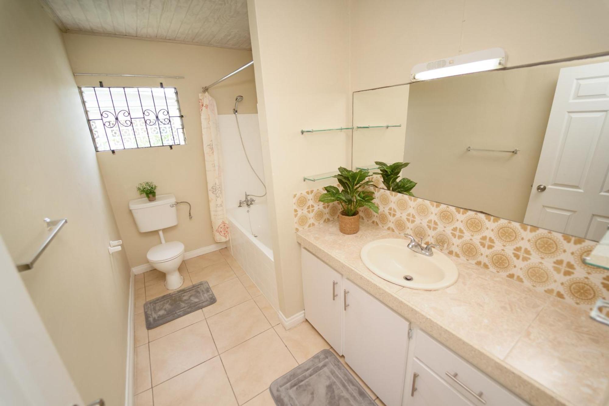 Spacious 3-Bedroom Home - Regency Park Bridgetown Bagian luar foto