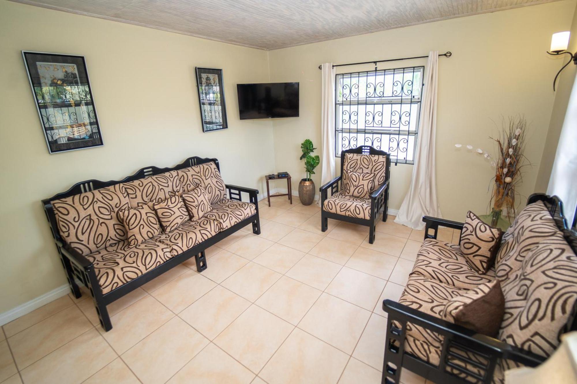 Spacious 3-Bedroom Home - Regency Park Bridgetown Bagian luar foto